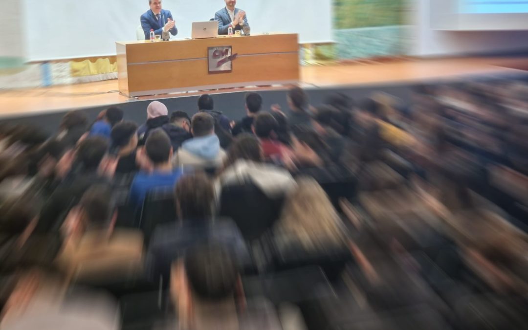 1500 jóvenes asistieron a la charla sobre redes sociales que impartió Nacho Tomás