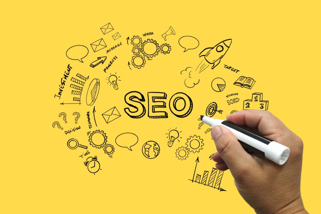 La palabra 'SEO' en el centro de la imagen, simbolizando el posicionamiento web, rodeada de iconos como lupa, gráfico ascendente, engranajes y globo, que representan análisis, visibilidad y optimización online.